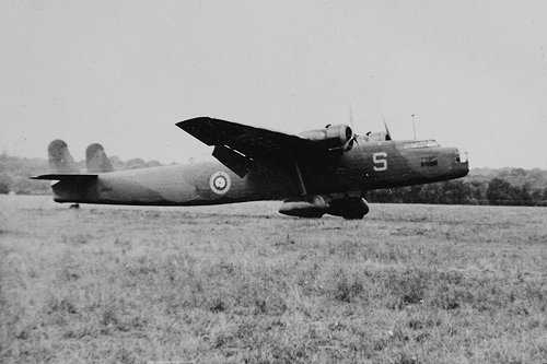 Handley Page HP.51 Harrow K6946 was a 37 Squadron aircraft which visited Denham to ascertain its suitability for large transport aircraft. This aircraft was to serve with three other RAF bombing and training units before being lost in an air accident in February 1943.