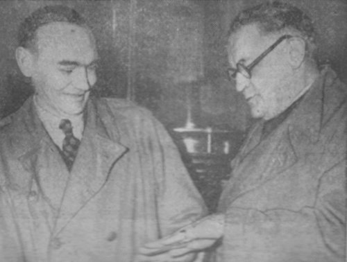 Frank Miller, left, discusses his flight under Tower Bridge with Major Christopher Draper, who had flown under the bridge in 1931.