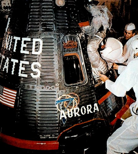 Commander Scott Carpenter boards his Mercury spacecraft, Aurora 7, on 24 May 1962.