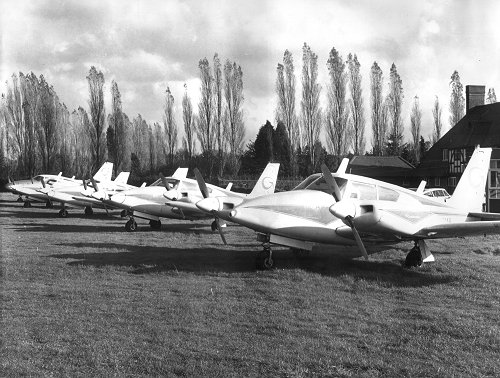 The Gregory Air Taxi fleet of twin engined Piper aircraft were also used as advanced and multi engined trainers by the new school.