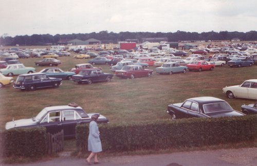 The second GAPAN display was as big a success as the first, the main car park quickly filled, so the overflow field kindly provided by Air Vice Marshal Bennett was soon needed.
